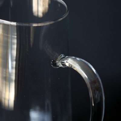 glass pitcher 44oz detail