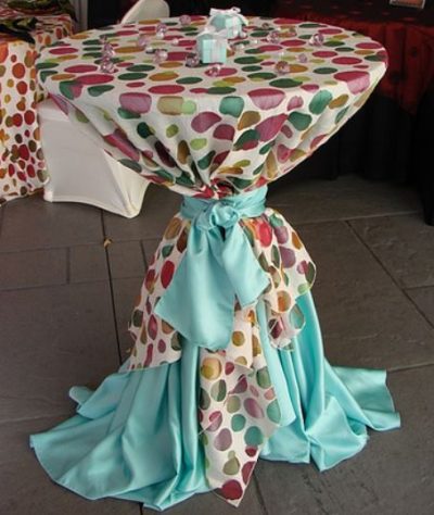 magic dots pedestal table linen